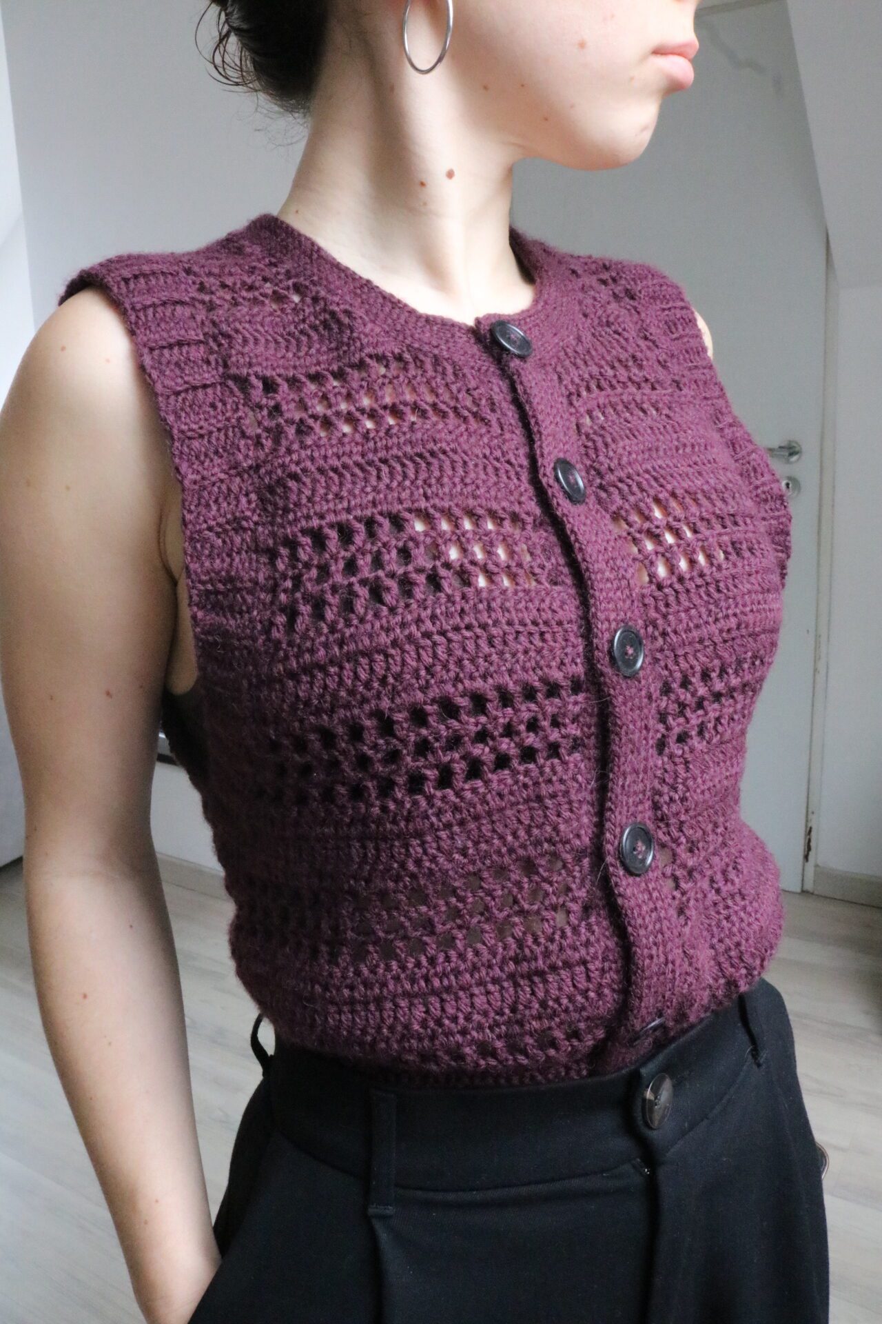 bari vest