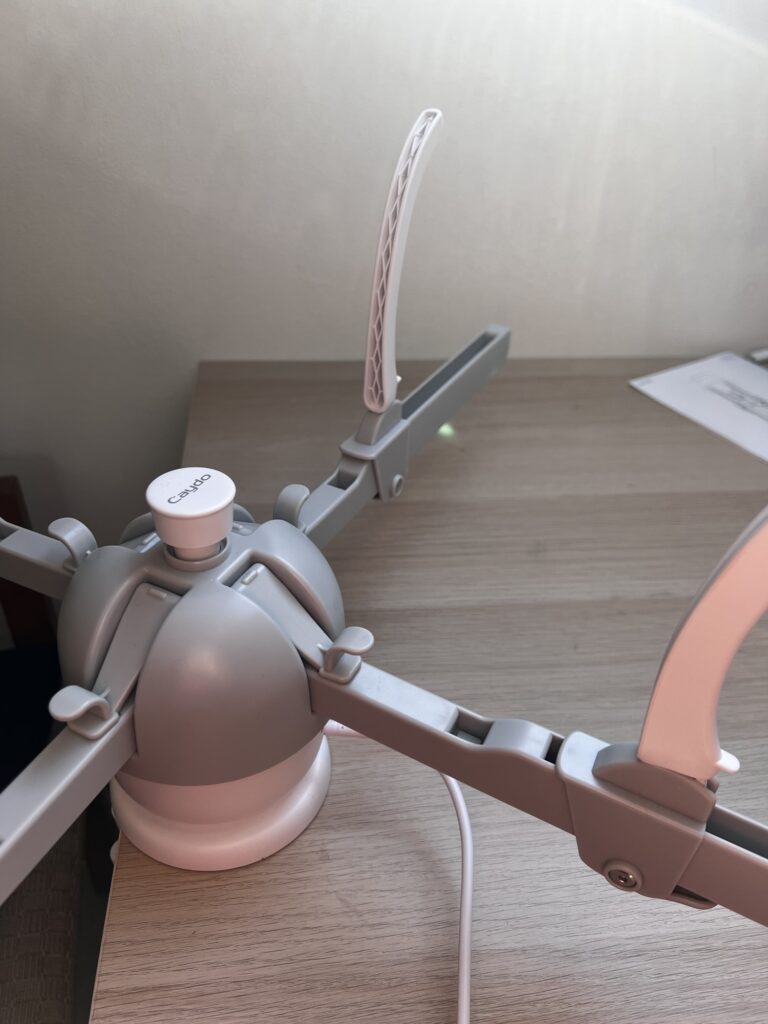 Close-up of the Caydo Y1 Pro hub showing the mode switch knob on top that changes the swift between electric and manual winding